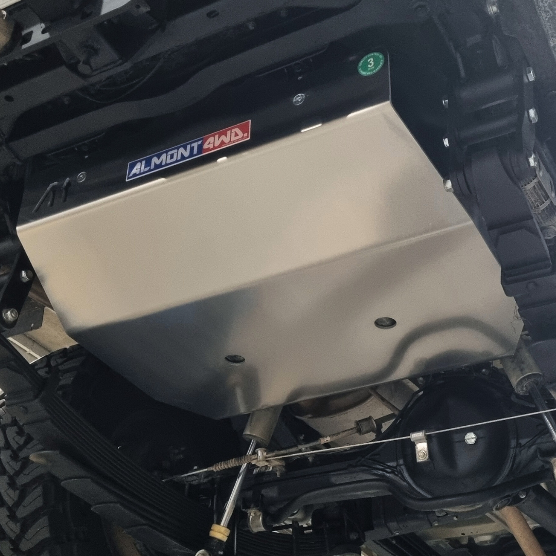 Piastra di protezione del serbatoio posteriore Toyota HZJ 76-78-79