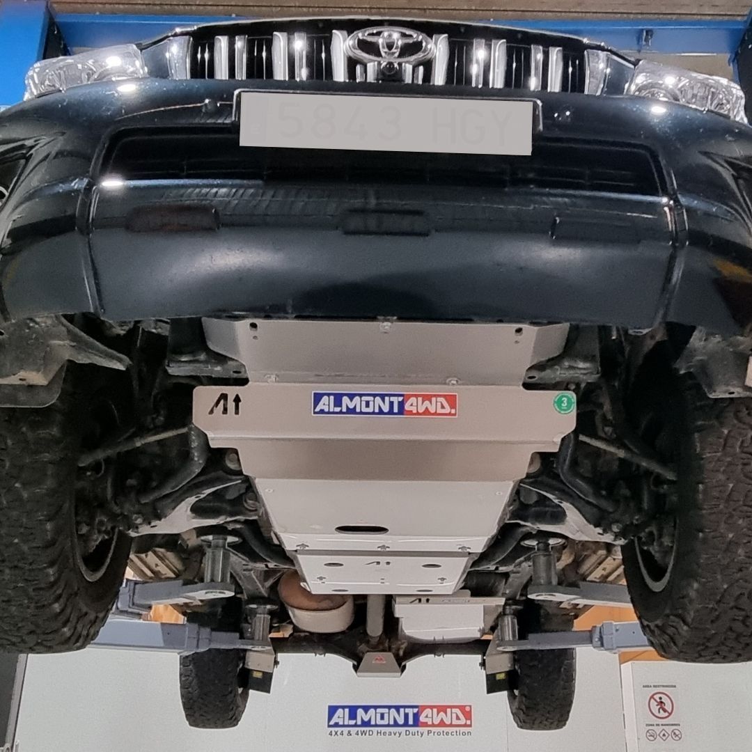 Piastre di protezione anteriori Toyota GDJ180/185